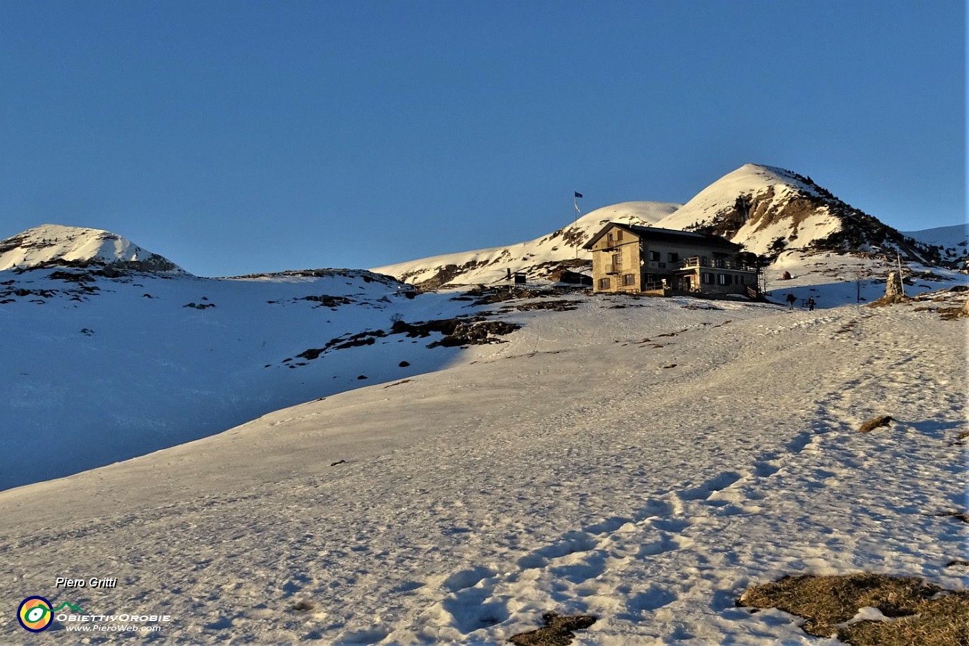 85 Passaggio al Rif. Gherardi (1650 m).JPG